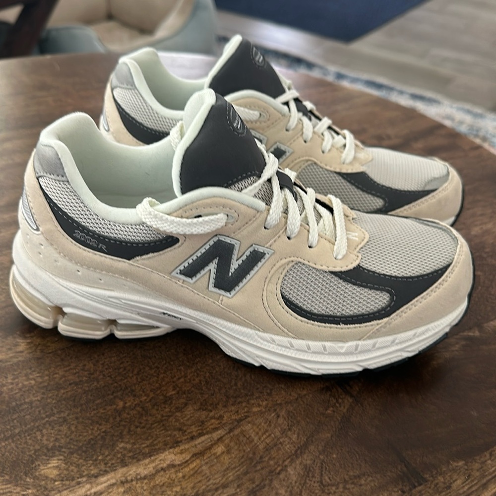 New Balance 2002R